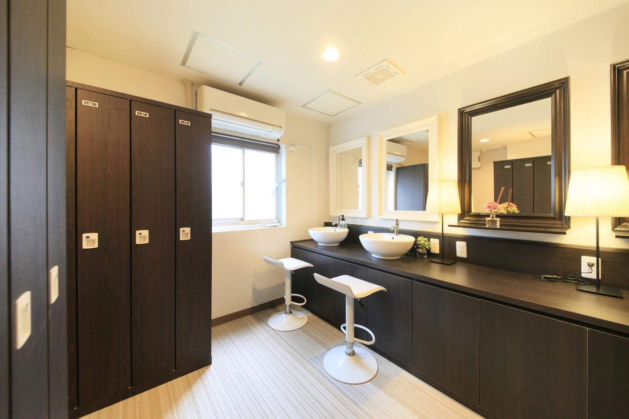 Centurion & Capsulehotel 2*