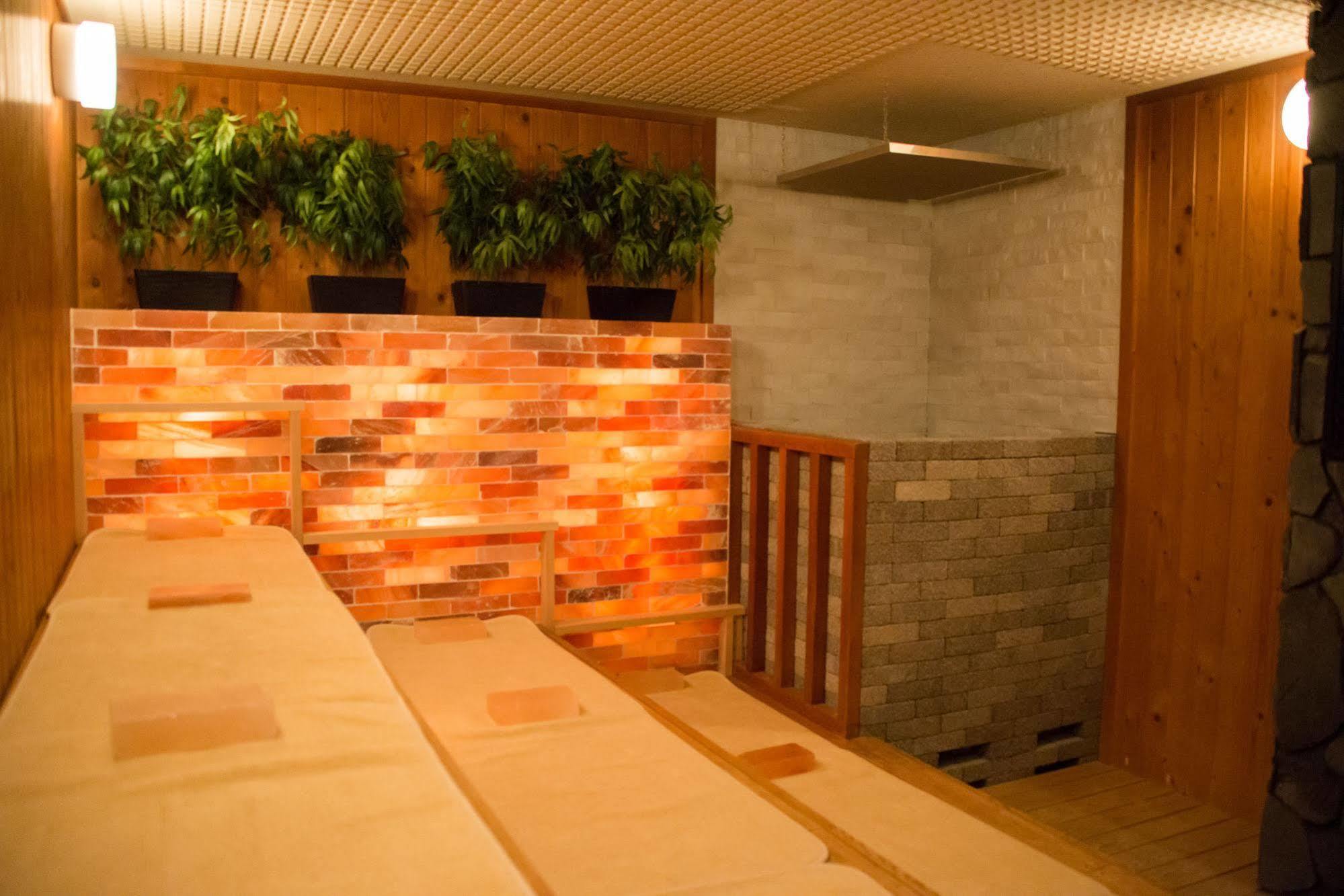 Centurion & Capsulehotel 2*